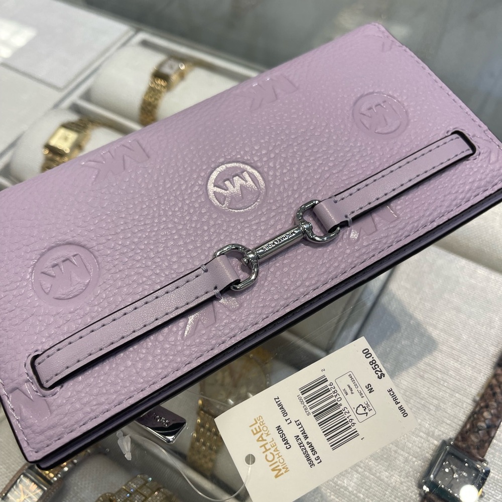 MICHAEL KORS Carson Large Logo Debossed Snap Wallet
Light Quartz
NWT - Picture 13 of 16